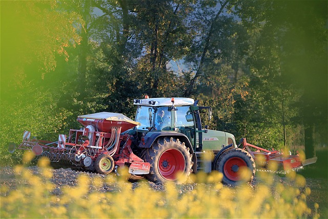 tractor-g6177eed80_640
