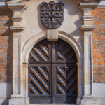 Jak Wybrać Idealne Drzwi Zewnętrzne do Budynków w Krakowie?